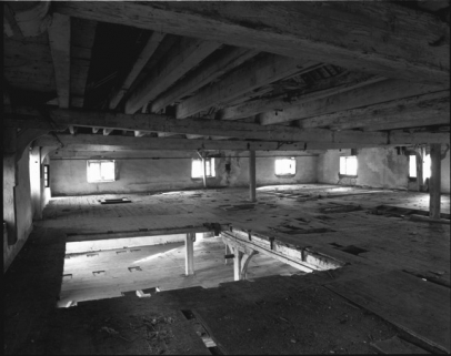 Intérieur du 5ème niveau du moulin de commerce en 1989. © Région Bourgogne-Franche-Comté, Inventaire du patrimoine
