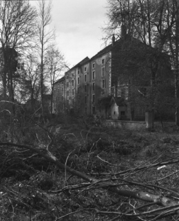 Façade postérieure du moulin public en 1989. © Région Bourgogne-Franche-Comté, Inventaire du patrimoine