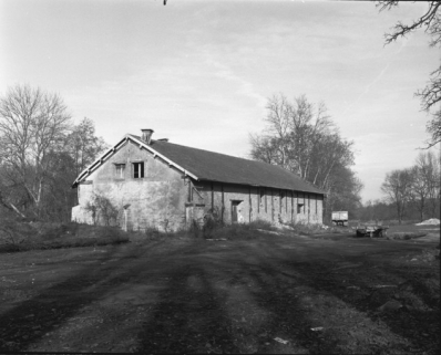 L'entrepôt industriel vu de trois quarts gauche en 1989. © Région Bourgogne-Franche-Comté, Inventaire du patrimoine
