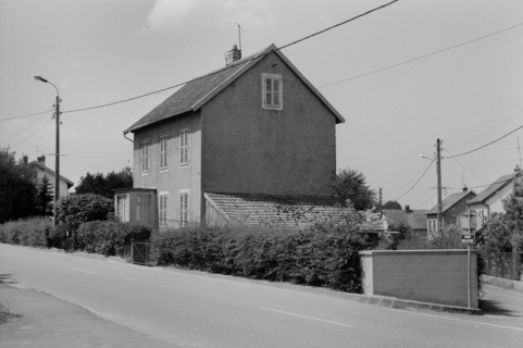 Maison (n° 18) de la rue Bellevue. SRI. Inventaire topographique du canton de Beaucourt (1981-1982). © Région Bourgogne-Franche-Comté, Inventaire du patrimoine