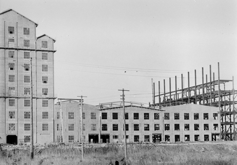 Soudière en construction, en 1930. © Région Bourgogne-Franche-Comté, Inventaire du patrimoine Soudière en construction, en 1930. © Région Bourgogne-Franche-Comté, Inventaire du patrimoine