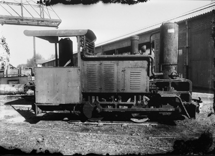 Locomotive Val de Maizet équipée d'un gazogène, vers 1942. © Région Bourgogne-Franche-Comté, Inventaire du patrimoine Locomotive Val de Maizet équipée d'un gazogène, vers 1942. © Région Bourgogne-Franche-Comté, Inventaire du patrimoine