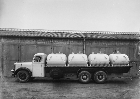 Camion-citerne diesel Bernard. © Région Bourgogne-Franche-Comté, Inventaire du patrimoine Camion-citerne diesel Bernard. © Région Bourgogne-Franche-Comté, Inventaire du patrimoine
