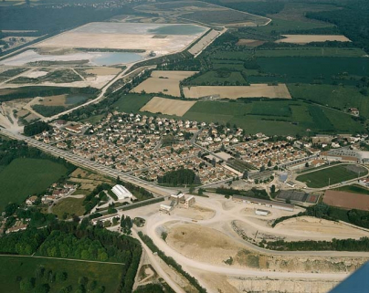 Vue aérienne depuis l'est. © Région Bourgogne-Franche-Comté, Inventaire du patrimoine Vue aérienne depuis l'est. © Région Bourgogne-Franche-Comté, Inventaire du patrimoine