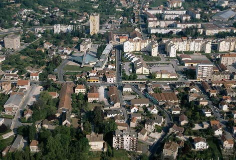 Vue d'ensemble depuis le sud-est (vue rapprochée), photographie aérienne. © Région Bourgogne-Franche-Comté, Inventaire du patrimoine
