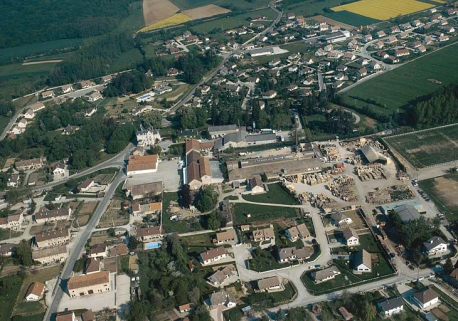 Vue aérienne de l'usine depuis le sud-est. © Région Bourgogne-Franche-Comté, Inventaire du patrimoine Vue aérienne de l'usine depuis le sud-est. © Région Bourgogne-Franche-Comté, Inventaire du patrimoine