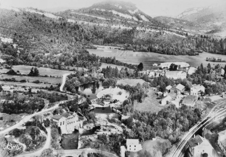 Molinges (Jura). Vue générale [photo aérienne]. © Région Bourgogne-Franche-Comté, Inventaire du patrimoine
