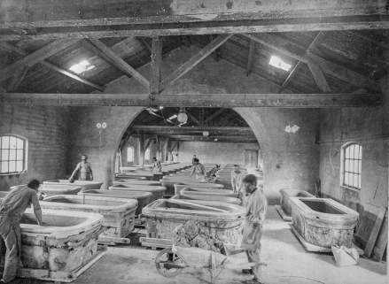 Le moulage des baignoires (bâtiment 42). © Région Bourgogne-Franche-Comté, Inventaire du patrimoine