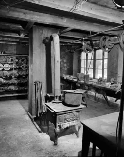 Intérieur : vue d'ensemble depuis le fond de l'atelier. © Région Bourgogne-Franche-Comté, Inventaire du patrimoine