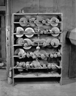 Intérieur : disques à polir. © Région Bourgogne-Franche-Comté, Inventaire du patrimoine