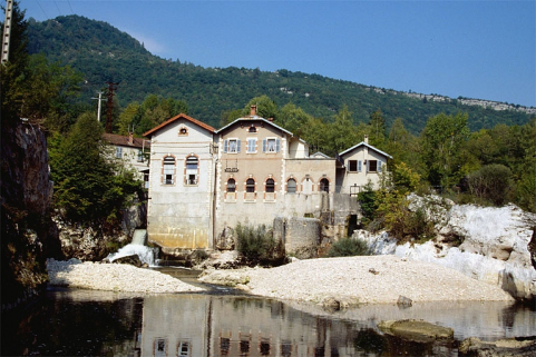 Vue d'ensemble depuis la rive gauche de la Bienne. © Région Bourgogne-Franche-Comté, Inventaire du patrimoine