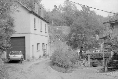 Logement d'ouvriers et chemin d'accés. © Région Bourgogne-Franche-Comté, Inventaire du patrimoine