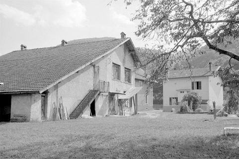 Façade latérale gauche de l'atelier et façade postérieure du logement patronal. © Région Bourgogne-Franche-Comté, Inventaire du patrimoine