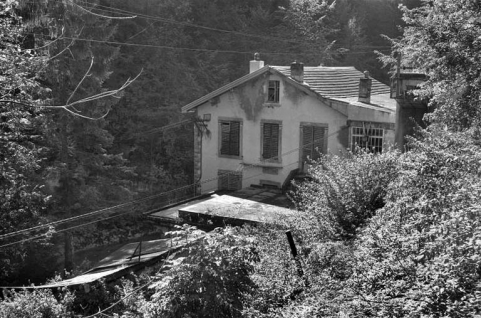 Façade antérieure, vue en plongée. © Région Bourgogne-Franche-Comté, Inventaire du patrimoine Façade antérieure, vue en plongée. © Région Bourgogne-Franche-Comté, Inventaire du patrimoine