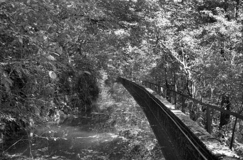 Canal d'amenée. © Région Bourgogne-Franche-Comté, Inventaire du patrimoine Canal d'amenée. © Région Bourgogne-Franche-Comté, Inventaire du patrimoine