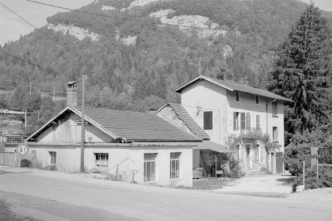 Vue d'ensemble depuis le sud. © Région Bourgogne-Franche-Comté, Inventaire du patrimoine Vue d'ensemble depuis le sud. © Région Bourgogne-Franche-Comté, Inventaire du patrimoine
