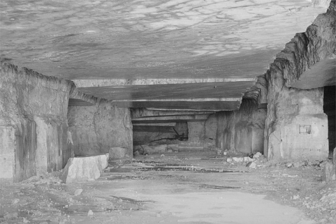 Carrière souterraine de Chassal : intérieur depuis une entrée. © Région Bourgogne-Franche-Comté, Inventaire du patrimoine