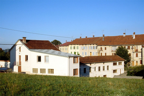 Vue d'ensemble depuis l'est. © Région Bourgogne-Franche-Comté, Inventaire du patrimoine Vue d'ensemble depuis l'est. © Région Bourgogne-Franche-Comté, Inventaire du patrimoine
