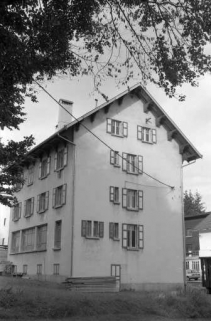 Façades antérieure et latérale droite. © Région Bourgogne-Franche-Comté, Inventaire du patrimoine Façades antérieure et latérale droite. © Région Bourgogne-Franche-Comté, Inventaire du patrimoine