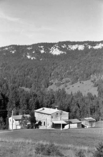 Vue d'ensemble depuis l'est. © Région Bourgogne-Franche-Comté, Inventaire du patrimoine Vue d'ensemble depuis l'est. © Région Bourgogne-Franche-Comté, Inventaire du patrimoine