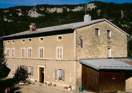 Façade antérieure de trois quarts droite. © Région Bourgogne-Franche-Comté, Inventaire du patrimoine Façade antérieure de trois quarts droite. © Région Bourgogne-Franche-Comté, Inventaire du patrimoine