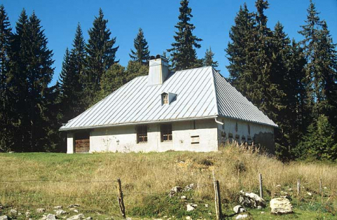 Prémanon (39) : chalet d'estive du Petit Boulu © phot. L. Poupard / Région Bourgogne-Franche-Comté, Inventaire du patrimoine, 1990
