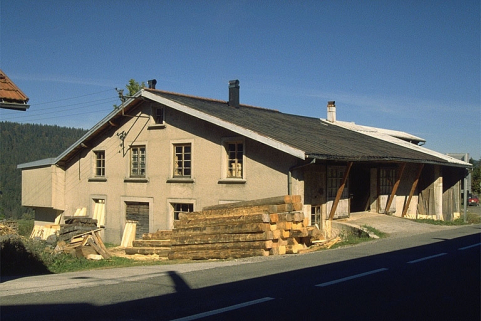 Scierie vue de trois quarts gauche. © Région Bourgogne-Franche-Comté, Inventaire du patrimoine Scierie vue de trois quarts gauche. © Région Bourgogne-Franche-Comté, Inventaire du patrimoine