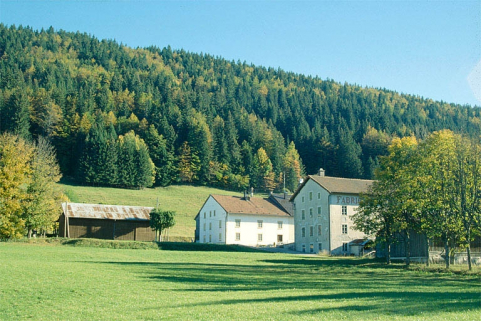 Vue d'ensemble depuis le nord. © Région Bourgogne-Franche-Comté, Inventaire du patrimoine Vue d'ensemble depuis le nord. © Région Bourgogne-Franche-Comté, Inventaire du patrimoine