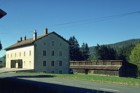 Atelier de fabrication et séchoir. © Région Bourgogne-Franche-Comté, Inventaire du patrimoine Atelier de fabrication et séchoir. © Région Bourgogne-Franche-Comté, Inventaire du patrimoine