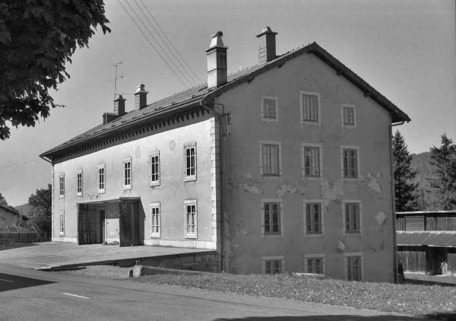 Atelier de fabrication, de trois quarts droite. © Région Bourgogne-Franche-Comté, Inventaire du patrimoine Atelier de fabrication, de trois quarts droite. © Région Bourgogne-Franche-Comté, Inventaire du patrimoine