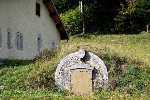 Citerne de la fromagerie des Mandrillons, à Bellefontaine, datée 1907. © Région Bourgogne-Franche-Comté, Inventaire du patrimoine