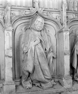 Détail : face nord, 6ème pleurant (en partant de la gauche). © Région Bourgogne-Franche-Comté, Inventaire du patrimoine