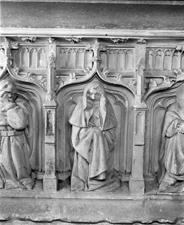 Détail : face sud, 4ème pleurant (en partant de la gauche). © Région Bourgogne-Franche-Comté, Inventaire du patrimoine