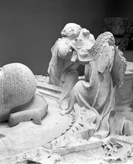 Détail : les anges, à la tête de Renaud de Bourgogne, vus de trois quarts. © Région Bourgogne-Franche-Comté, Inventaire du patrimoine