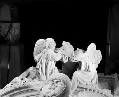 Détail : les anges à la tête de Renaud de Bourgogne. © Région Bourgogne-Franche-Comté, Inventaire du patrimoine