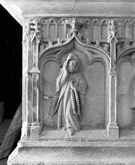 Détail : 1er pleurant (en partant de la gauche). © Région Bourgogne-Franche-Comté, Inventaire du patrimoine