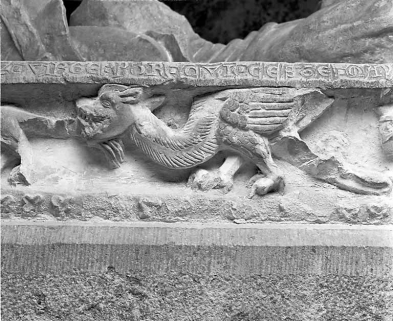 Détail de la frise : un hybride. © Région Bourgogne-Franche-Comté, Inventaire du patrimoine