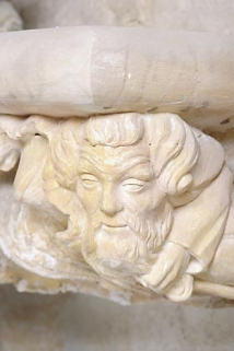 Grande console orientale : détail, tête à l'angle droit de la console orientale. © Région Bourgogne-Franche-Comté, Inventaire du patrimoine