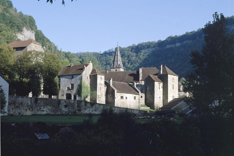 Vue générale de l'abbaye depuis le grand jardin. © Région Bourgogne-Franche-Comté, Inventaire du patrimoine