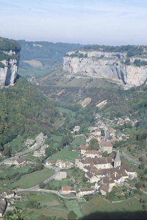Vue générale de l'abbaye depuis le plateau, à l'est. © Région Bourgogne-Franche-Comté, Inventaire du patrimoine