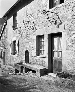 Détail de la façade est d'une maison de chanoine. © Région Bourgogne-Franche-Comté, Inventaire du patrimoine