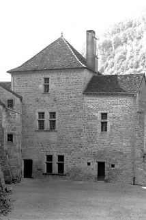 Façade sur cour de la tour de justice. © Région Bourgogne-Franche-Comté, Inventaire du patrimoine