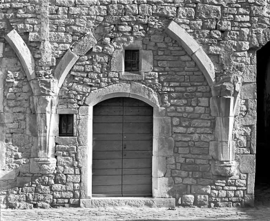 Le cloître : galerie est, 4eme arc en partant du nord. © Région Bourgogne-Franche-Comté, Inventaire du patrimoine