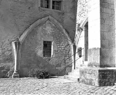Le cloître : angle nord ouest. © Région Bourgogne-Franche-Comté, Inventaire du patrimoine