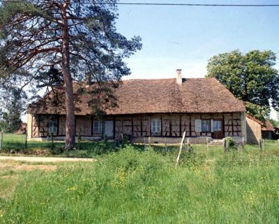 Bâtiment d'habitation vu de face en 1990. © Région Bourgogne-Franche-Comté, Inventaire du patrimoine