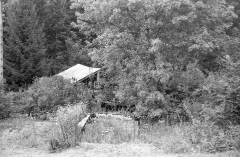 Bassin de retenue et atelier (A). © Région Bourgogne-Franche-Comté, Inventaire du patrimoine