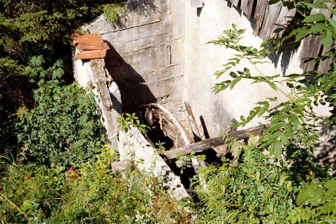 Vestige de la roue en dessus. © Région Bourgogne-Franche-Comté, Inventaire du patrimoine