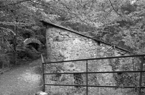 Site de la cascade : bâtiment d'eau. © Région Bourgogne-Franche-Comté, Inventaire du patrimoine