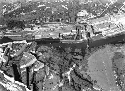 Vue aérienne de la papeterie depuis l'ouest, 1956. © Région Bourgogne-Franche-Comté, Inventaire du patrimoine
