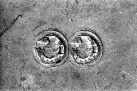 Plat de communion III. Poinçons. © Région Bourgogne-Franche-Comté, Inventaire du patrimoine